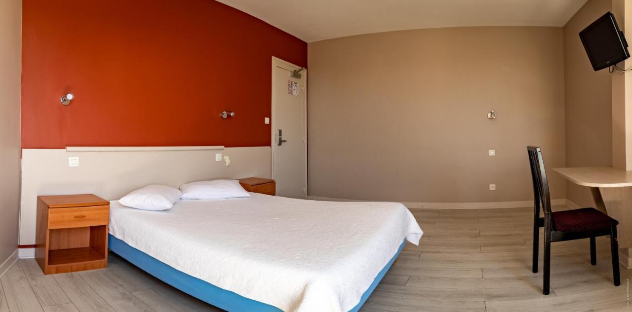 Hotel De La Gare Шатору Экстерьер фото