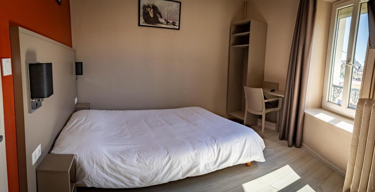 Hotel De La Gare Шатору Экстерьер фото