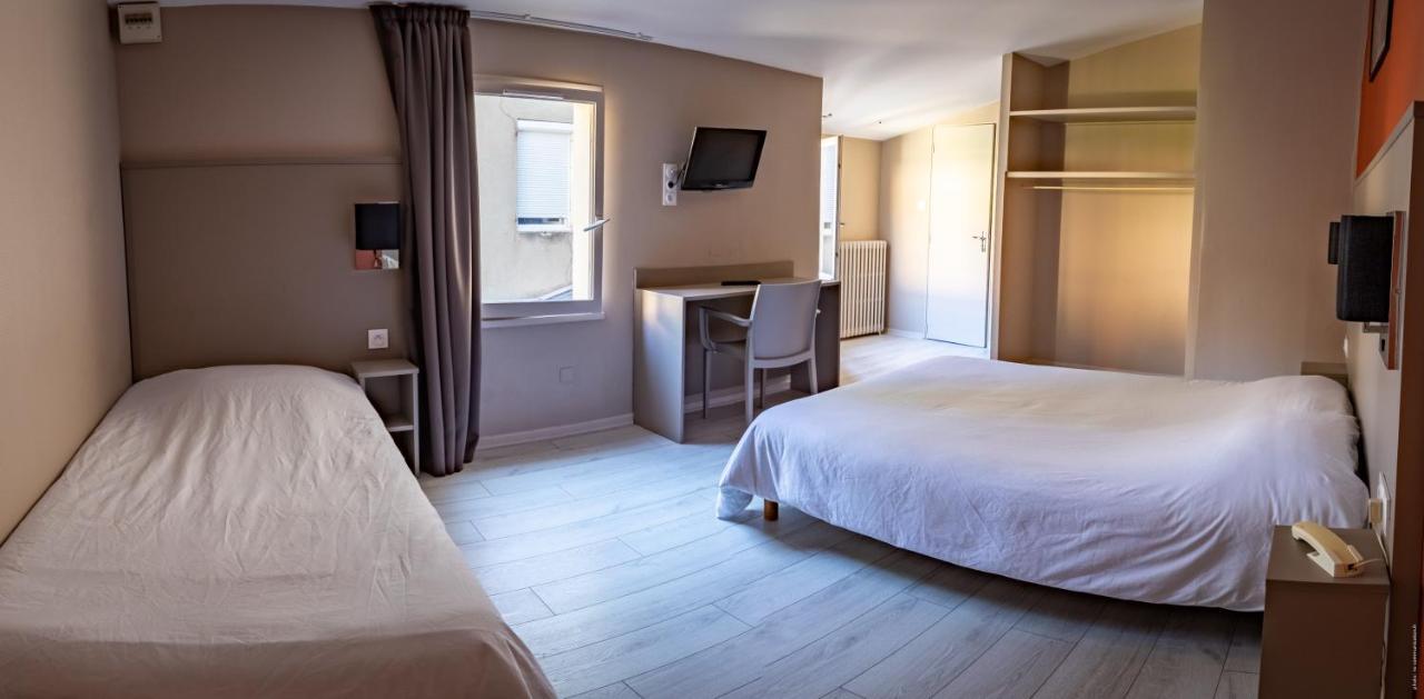 Hotel De La Gare Шатору Экстерьер фото