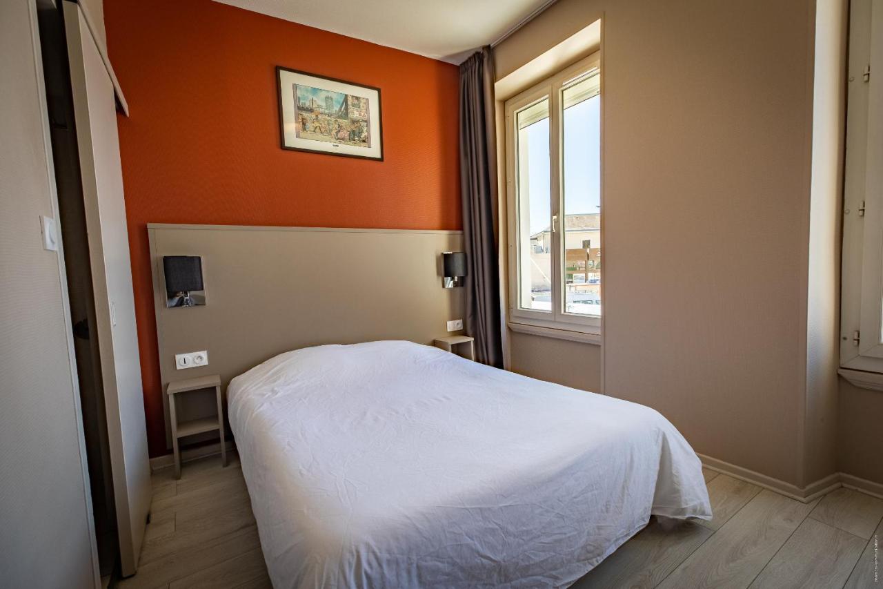 Hotel De La Gare Шатору Экстерьер фото