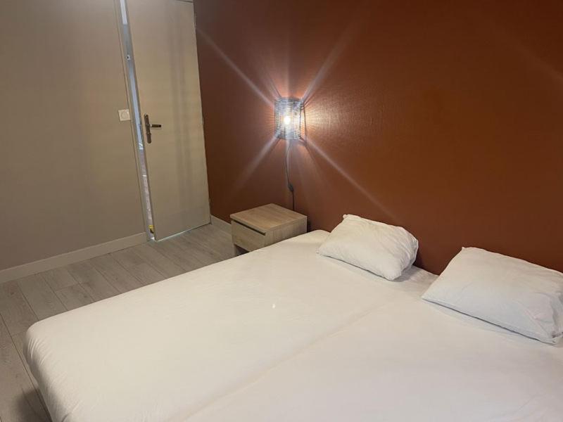 Hotel De La Gare Шатору Экстерьер фото